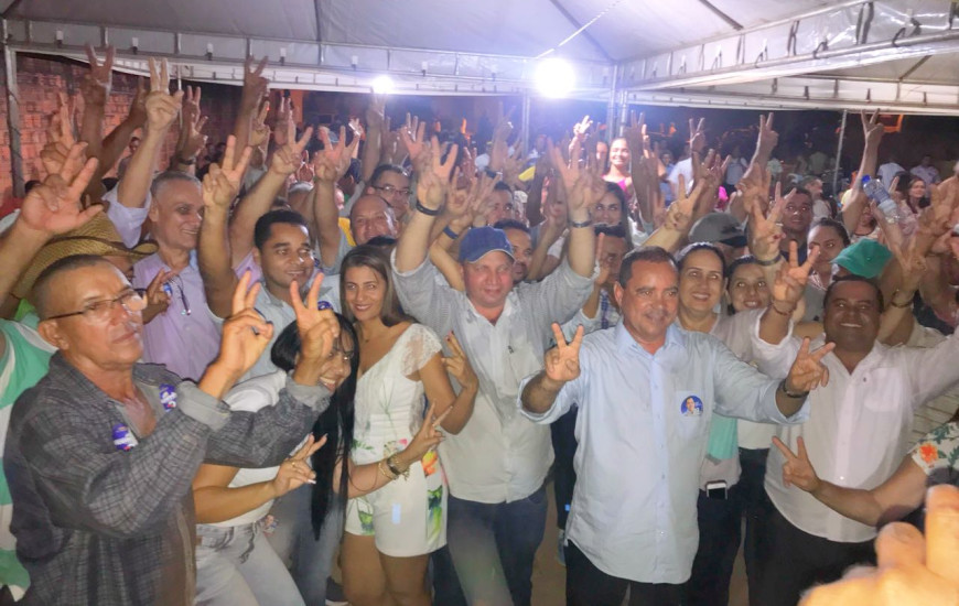 Vicentinho com a comunidade de Monte do Carmo