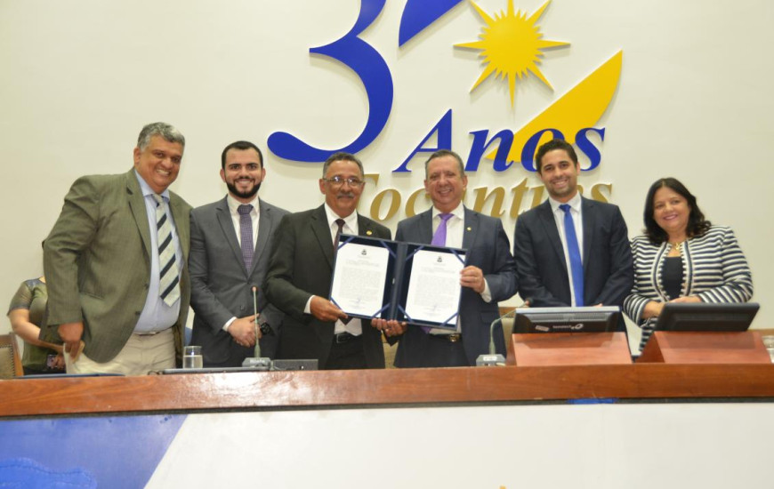 Solenidade aconteceu na noite desta quinta-feira