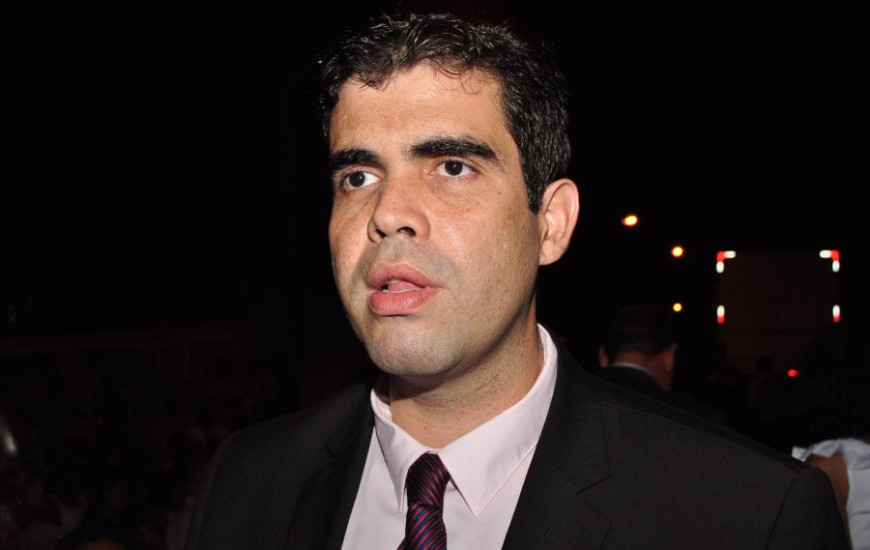 Ayres explicou que alterações eram necessárias