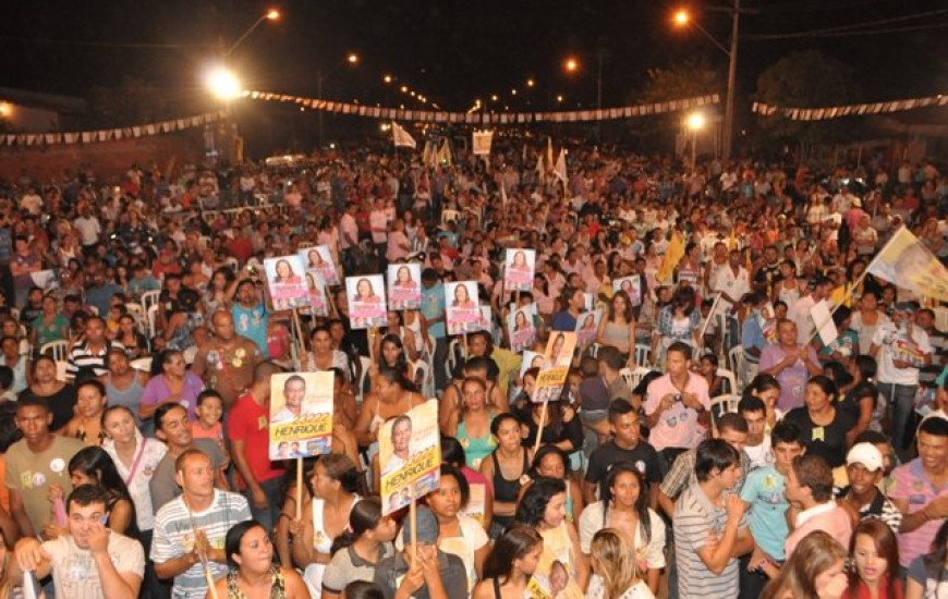 Publico no comício de Amastha