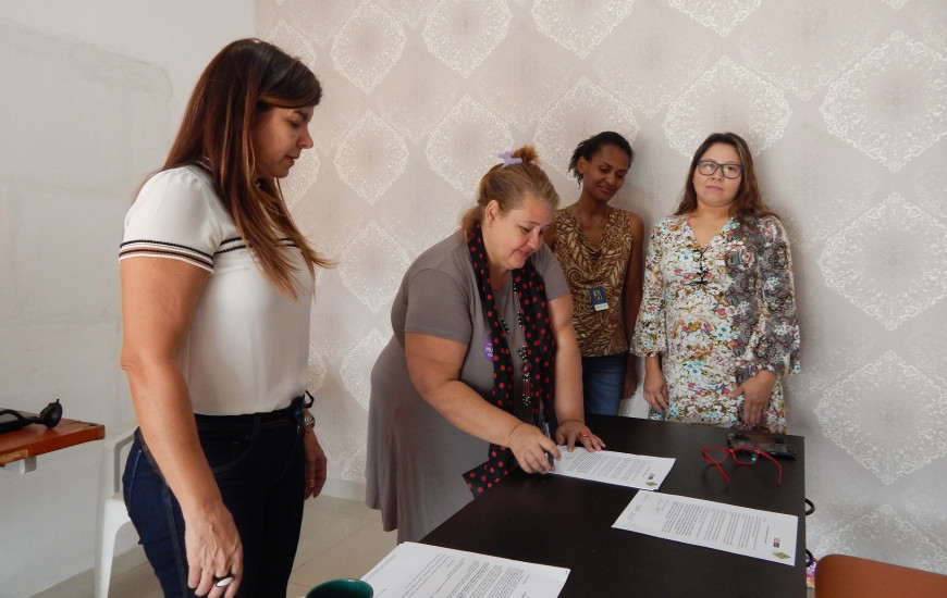 Candidata assinou os termos na sede do PSOL, em Palmas, neste sábado, 22