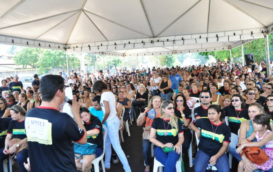 Greve de professores é suspensa