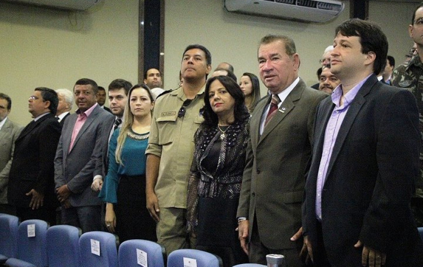 Valderez prestigia lançamento do Teca