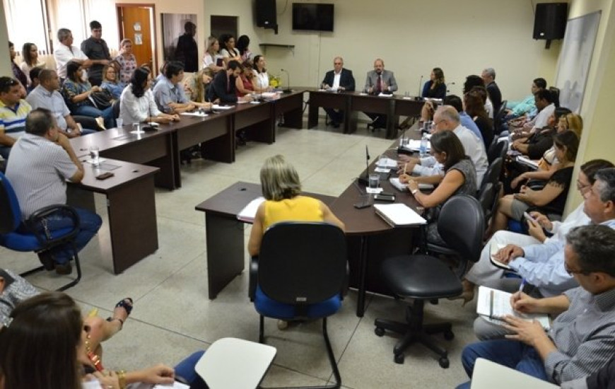 Reunião de Musafir com diretores de hospitais