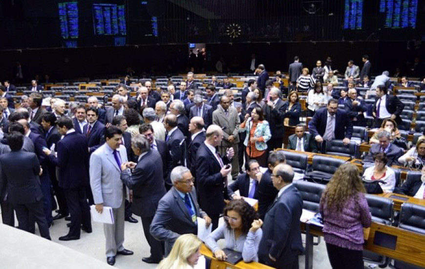 Votação avançou a madrugada