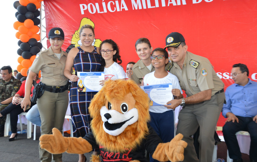 Luana Ribeiro acompanha evento de formatura