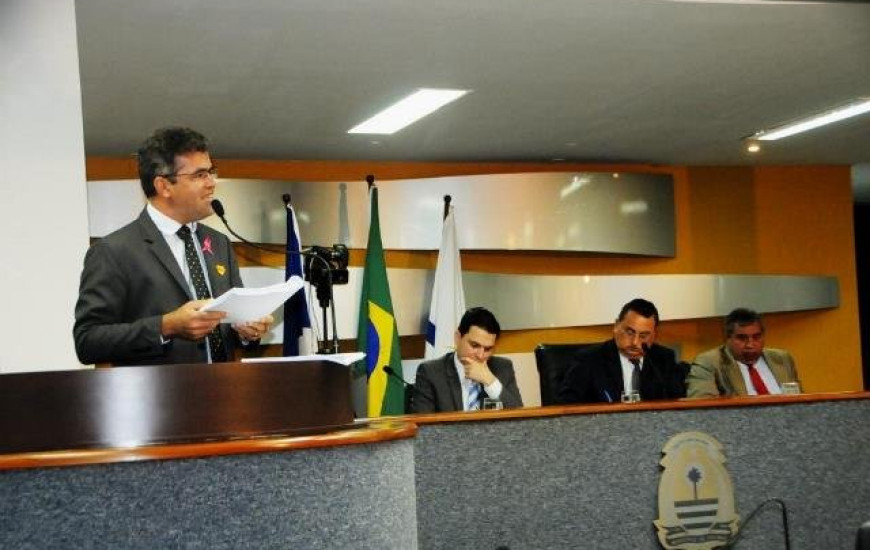 Milton Neris diz que gestão cortou na carne