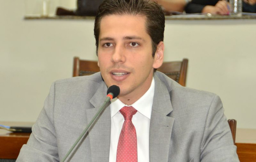 Deputado estadual Olyntho Neto