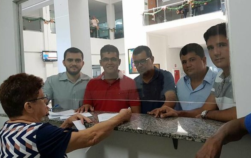 Vereadores protocolam projeto na Câmara