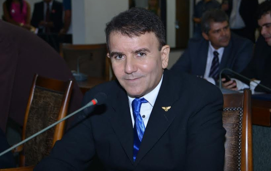 Eduardo propõe que Constituição seja atualizada