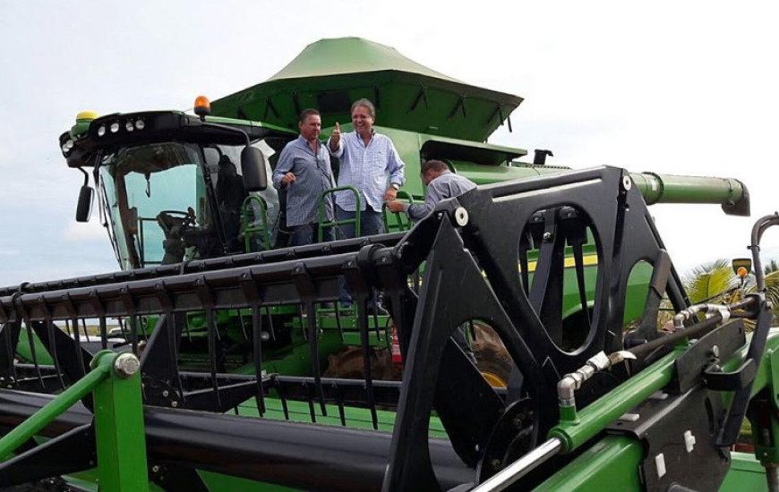 Governador na abertura da colheita