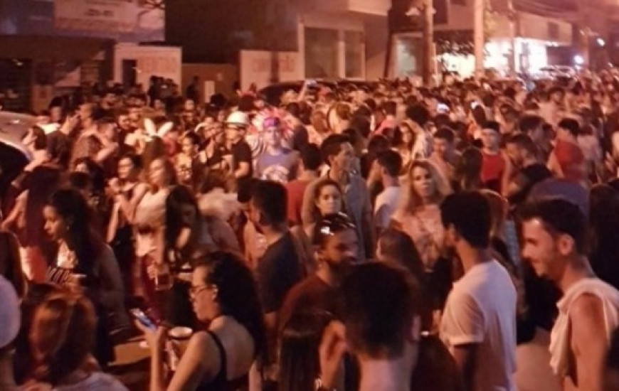Festa foi organizada por foliões nas redes sociais