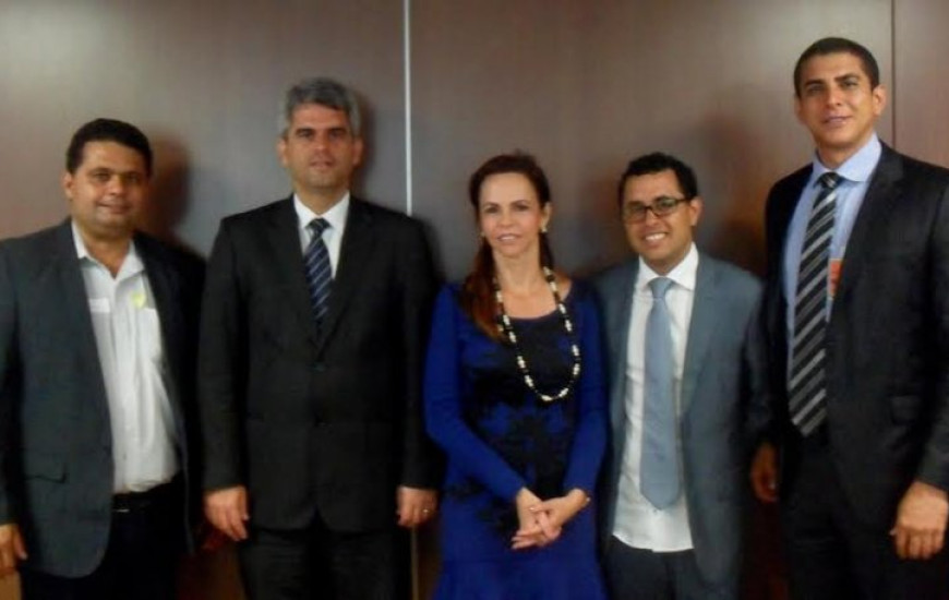 Dorinha pediu escolas e móveis