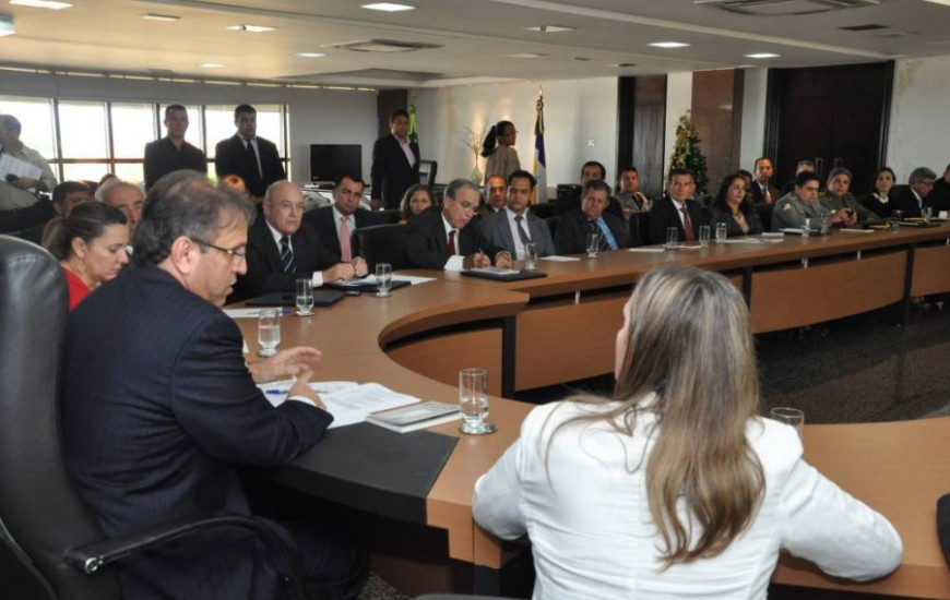 Marcelo Miranda se reúne com alto escalão