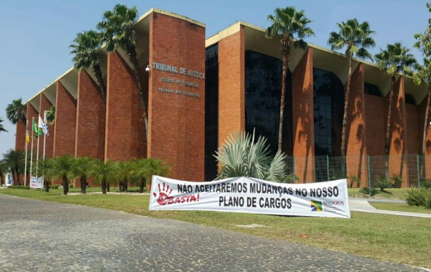 Protesto em frente o Tribunal de Justiça