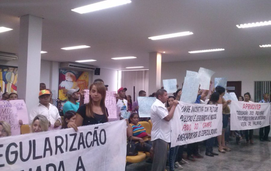 Manifestantes na Câmara