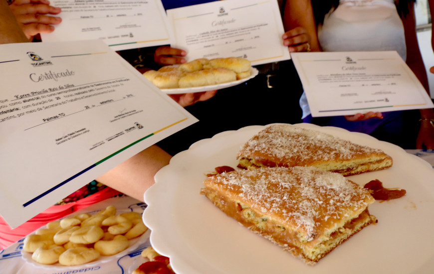 Entrega de certificados do curso de panificação no URSA 