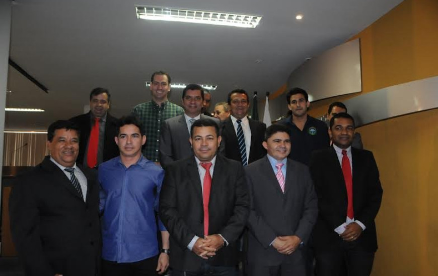 Vereadores tomam posse