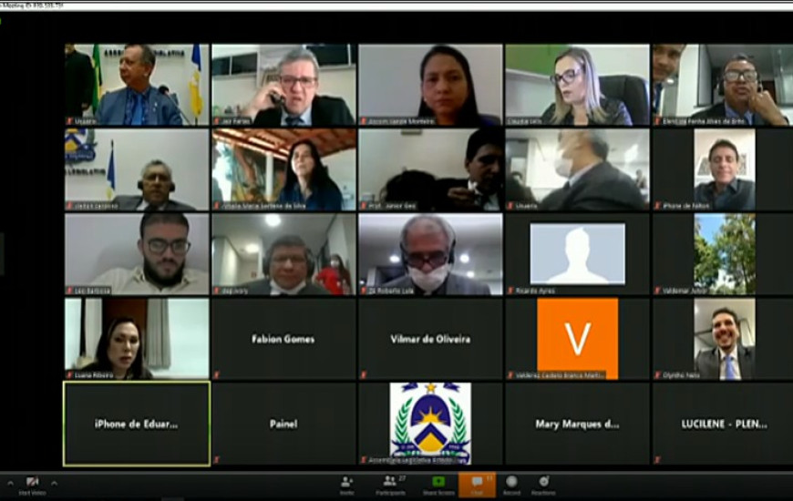 Deputados durante Sessão Extraordinária na Assembleia Legislativa, nesta quarta.