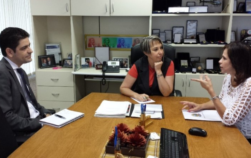 Dorinha em reunião na Senasp