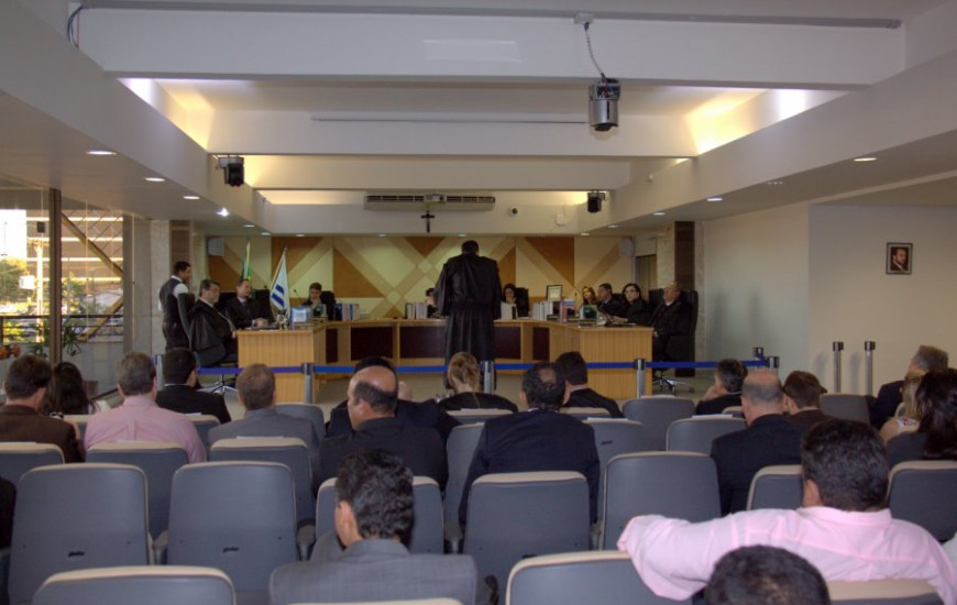Julgamento foi adiado após juiz pedir vistas