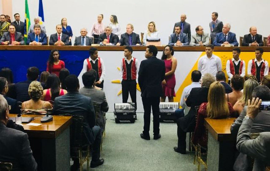 Luana é empossada presidente da AL