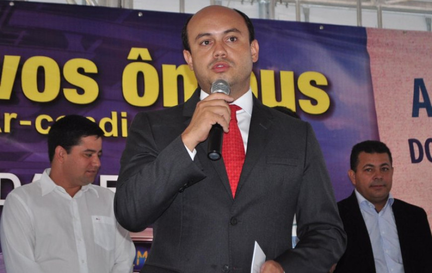 Sandoval esteve na entrega dos 40 novos ônibus