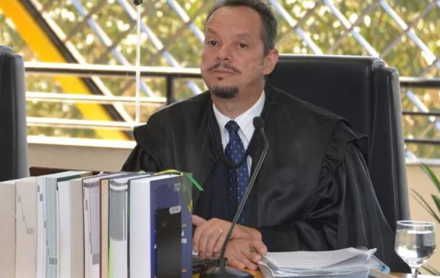 Juiz decide sobre liminar que suspendeu pagamentos do Estado
