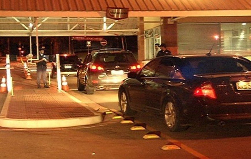 Cachoeira chega em condomínio