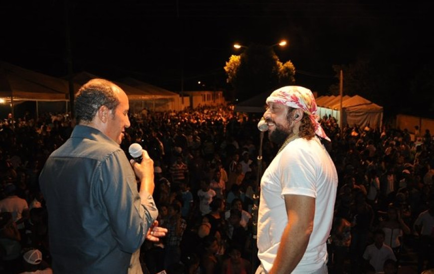 Tiquim apresenta banda cover do Chiclete