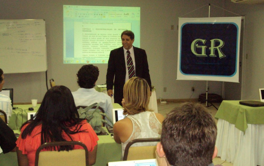 Consultor de projetos Izaias de Carvalho