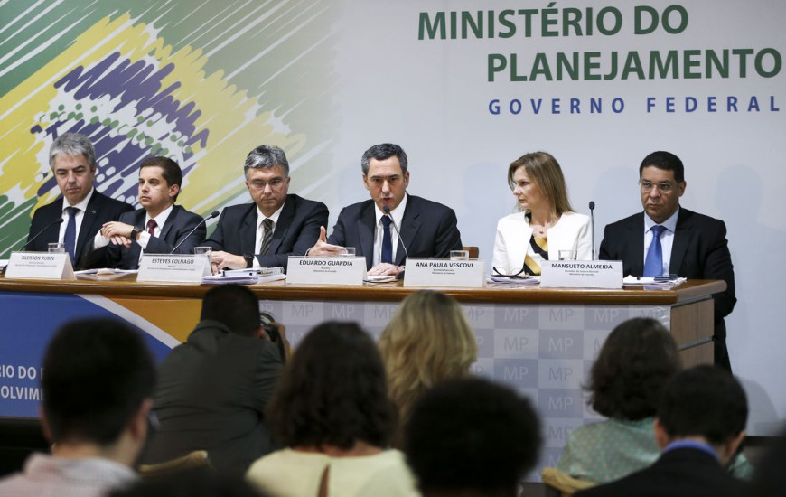 Esteves Colgano apresenta Orçamento da União para 2019