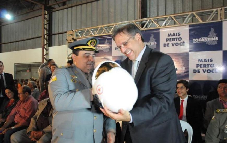 Governador promove oficiais