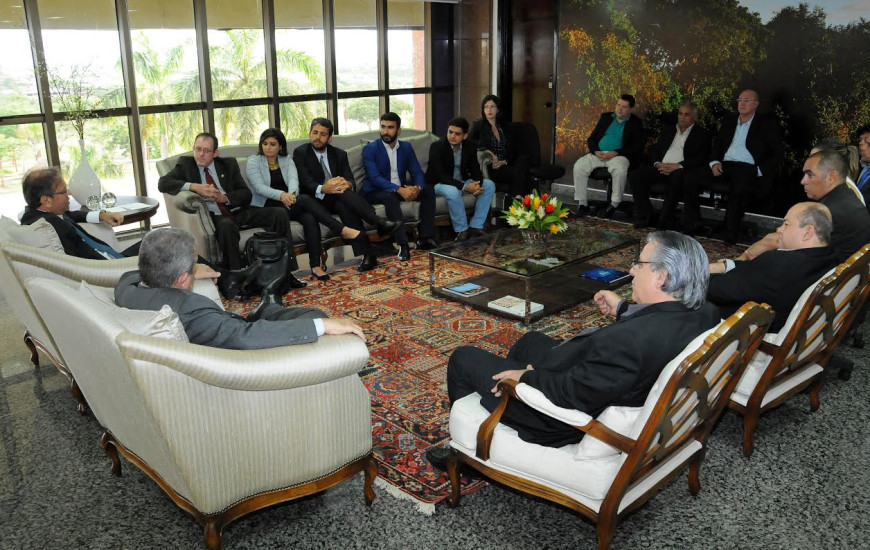Marcelo Miranda recebe representantes da Feapol e associações