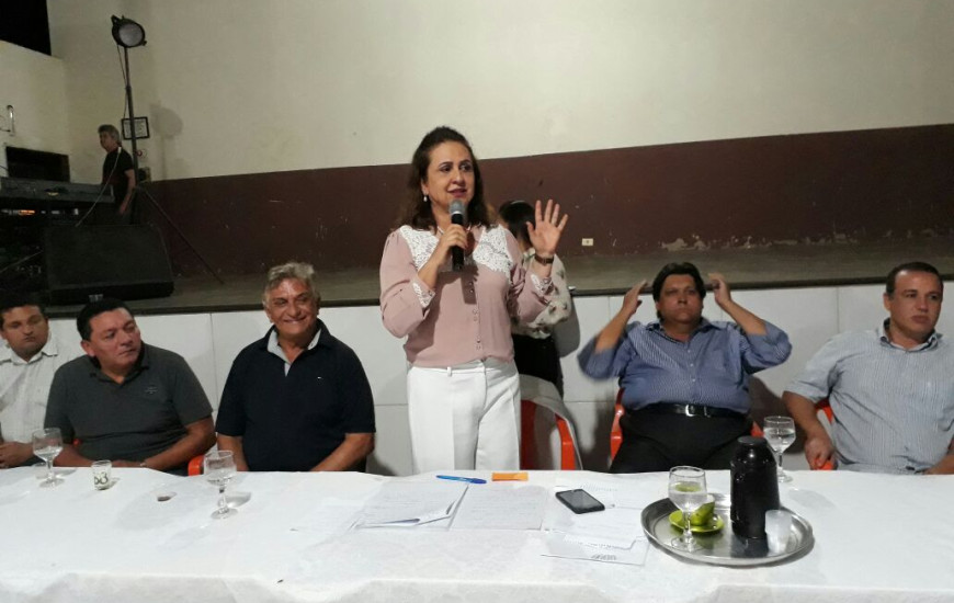 Senadora faz críticas à administração estadual