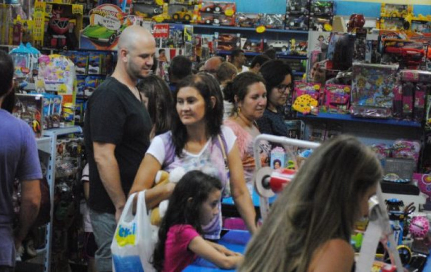 Dois em cada 10 trabalhadores usarão parte do 13º em presentes de Natal