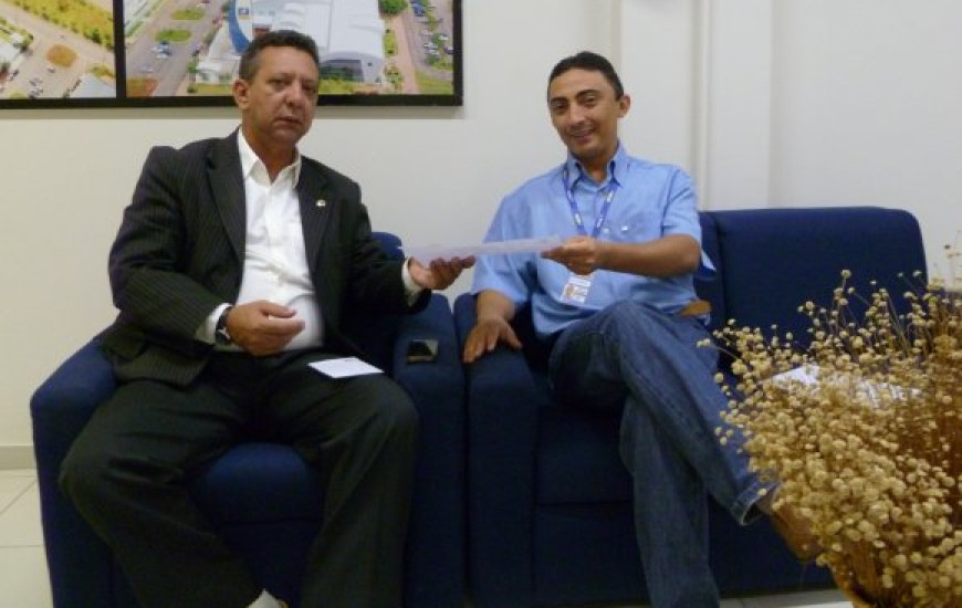 Toinho e o diretor dos Correios