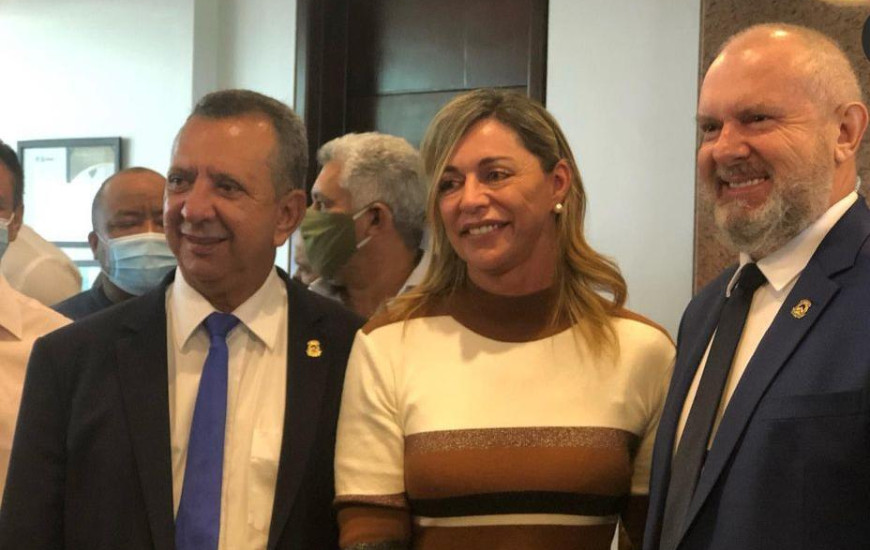 Deputado Antonio Andrade, defensora Estellamaris e governador Carlesse.