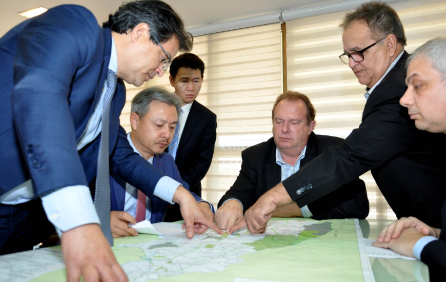 Carlesse e empresários da Lyon e da CCCC discutem projetos.