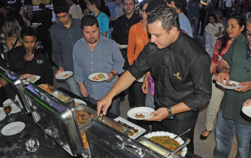 Os pratos foram servidos aos presentes