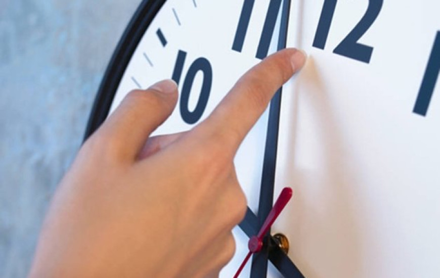 Relógios serão adiantados em uma hora