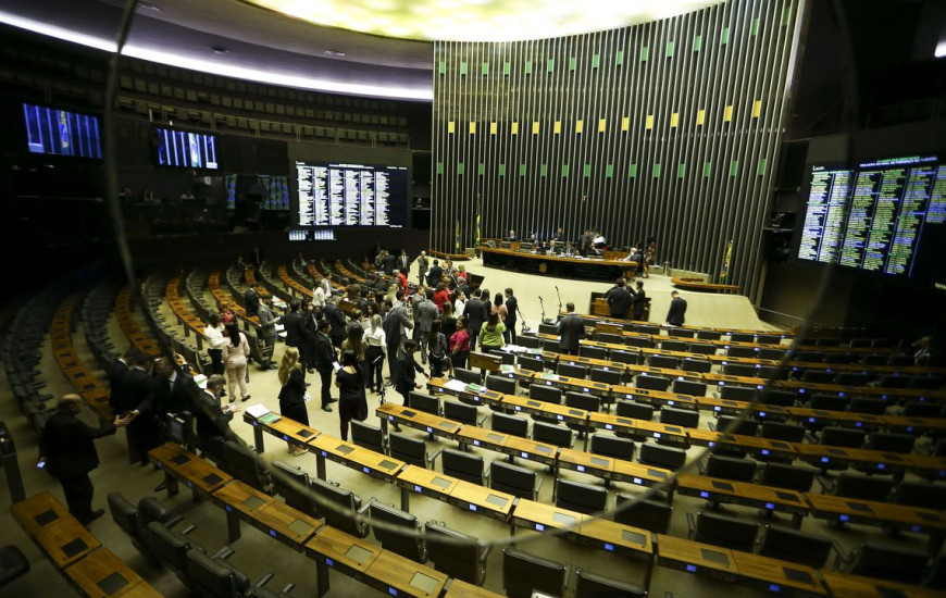 No Senado, das 54 vagas em disputa, 46 serão ocupadas por novos nomes