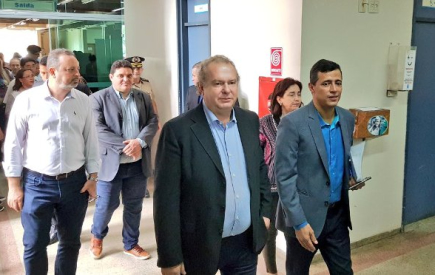 Mauro Carlesse em visita ao HGP 