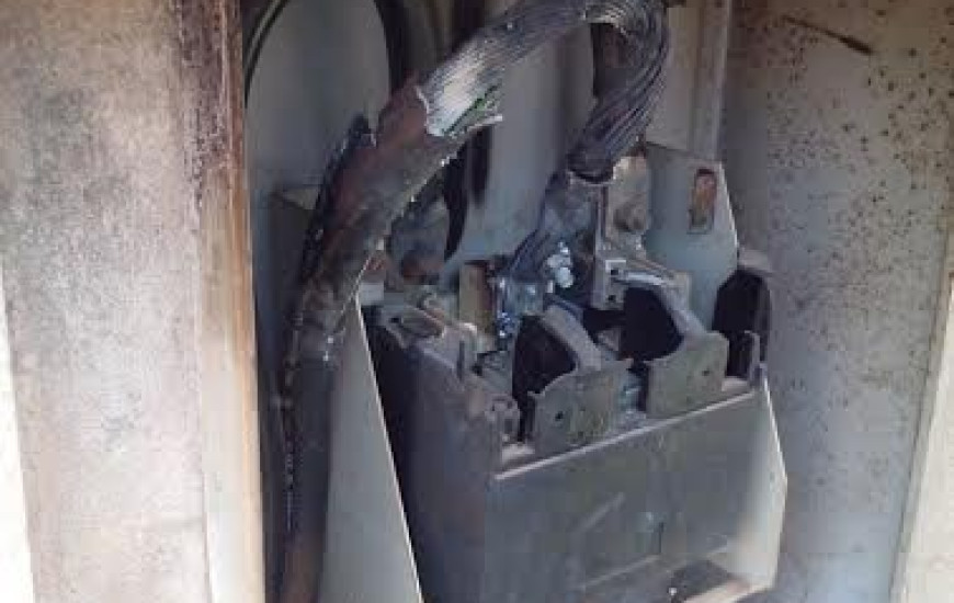 Caixa geral de energia foi danificada