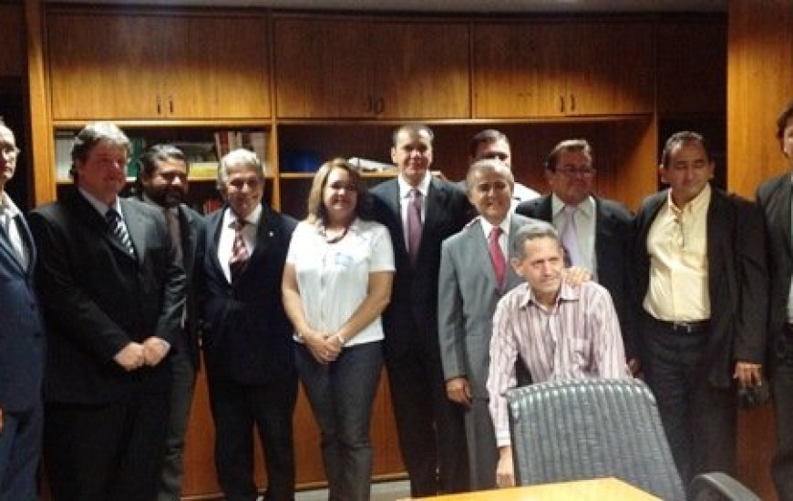 Ministro com sindicalistas