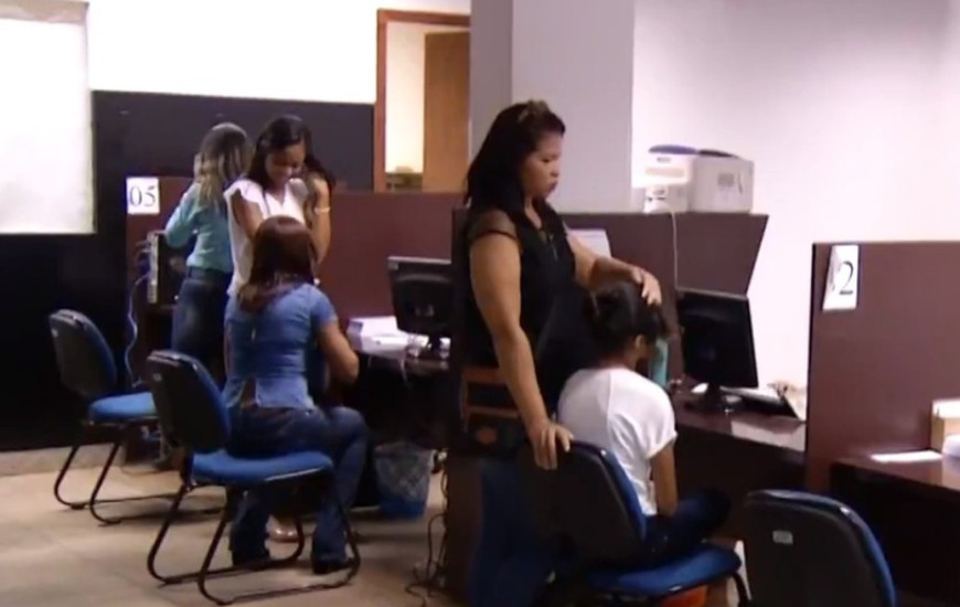 Órgãos do Estado voltam a funcionar em horário normal