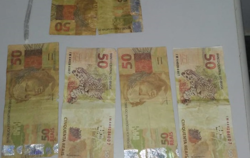 Cédulas tem erros grotescos de fabricação.