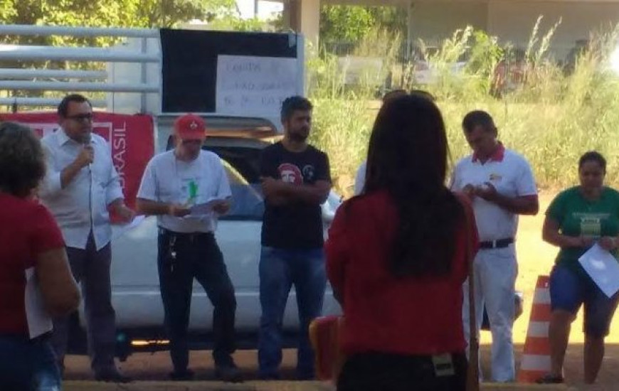 Movimentos em protesto em frente ao Incra
