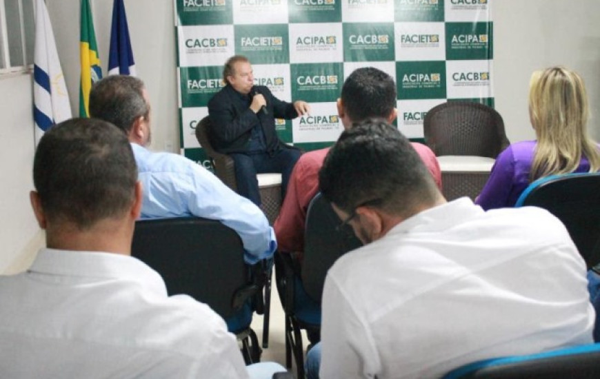 Carlesse fala com empresários em evento realizado pela Acipa