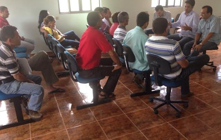 Lelis tem ouvido a população por onde passa